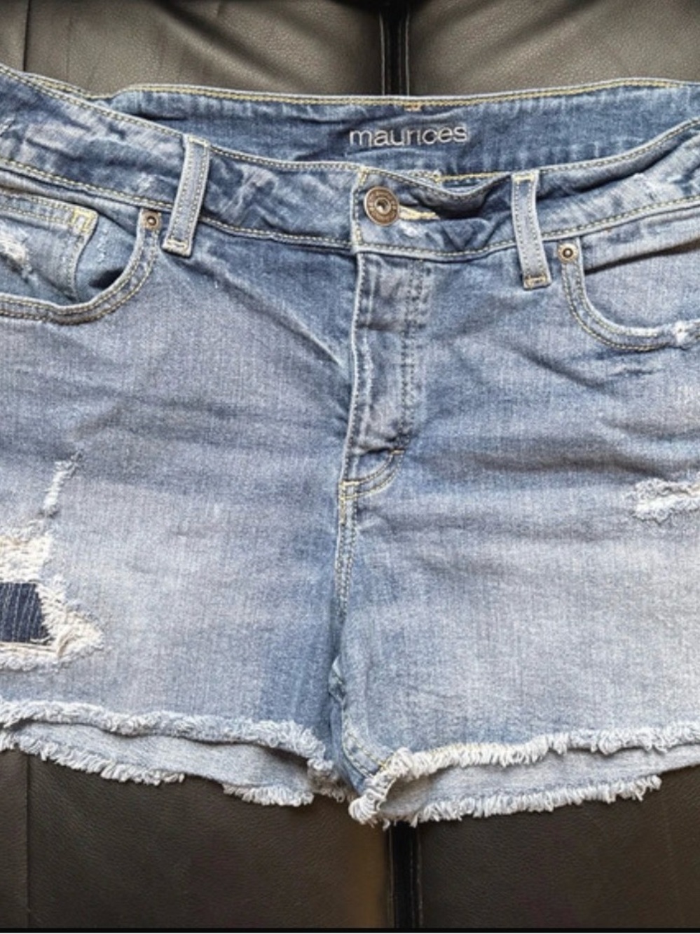 Maurices Junior’s Denim Shorts Size 11/12 - Picture 3 of 13